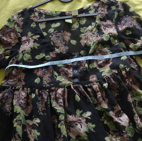 Large Green and Black Floral Johnny Martin Babydoll Dress - Picture 15 of 17